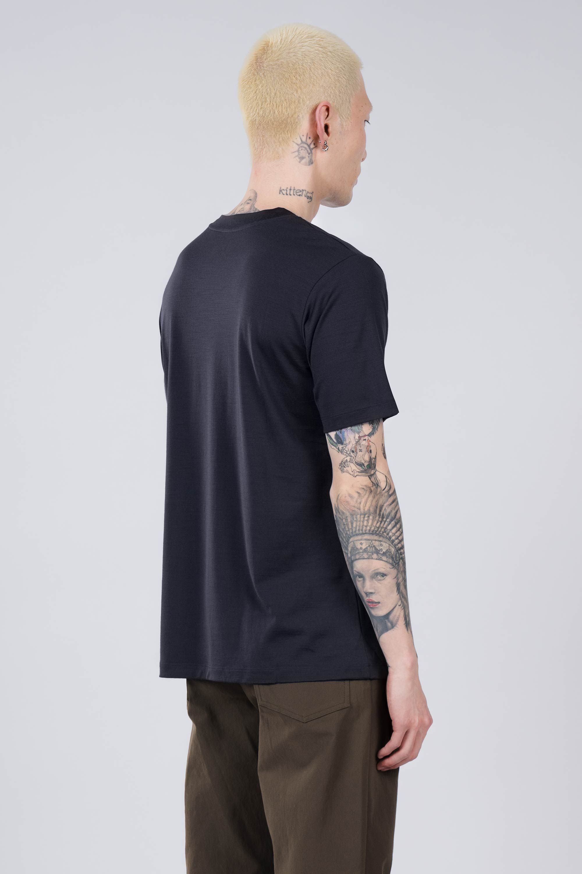 40d392f1f119447e0b4426ea904752266da23150-2000x3000